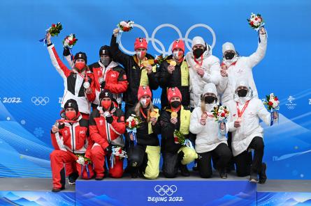 Клюшки, сани и медаль – итоги латвийского дня на Олимпиаде в Пекине