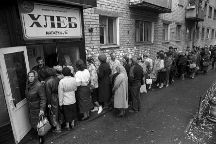 Возврат в 1990-е? Многие россияне станут безработными? О кризисе из-за войны