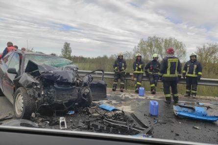 ЧП: в столкновении с фурой погиб водитель Audi; побег от полиции на самокате