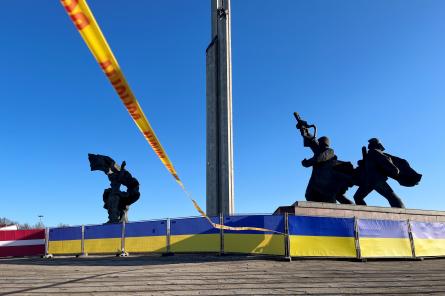 Сторонники сноса памятника совершат марш-бросок в Пардаугаву
