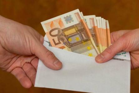 «Зарплаты в конвертах»: обвиняемый согласился на штраф в €100 000