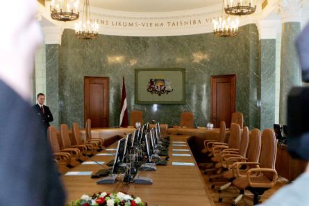 «Имитация деятельности» - работу властей Латвии считают посредственной