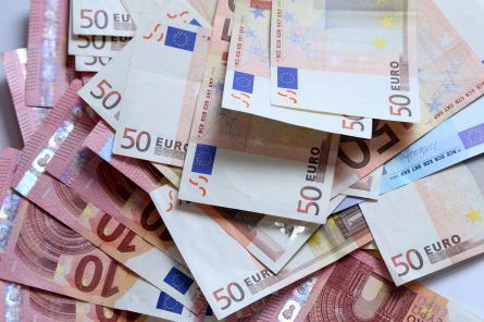 Прибыль финансовых учреждений за четыре месяца составила 99 млн евро