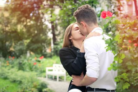 12 неожиданных фактов о поцелуях