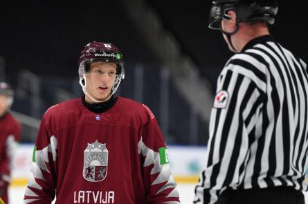 Хоккеисты молодежной сборной Латвии готовятся одержать первую победу в Канаде