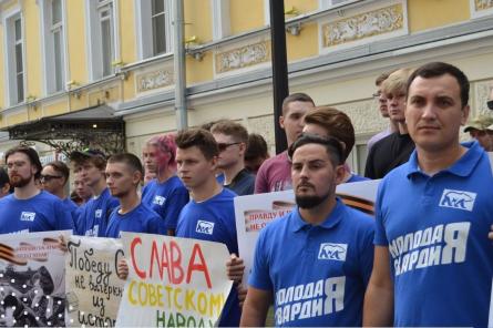 В России начались протесты против сноса памятника освободителям Риги (ВИДЕО)