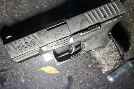 Ночное нападение на водителя в Риге: двое ворвались с пневматическим пистолетом