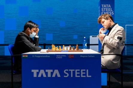 Юный шахматист из Индии обыграл чемпиона мира Карлсена в третий раз в этом году