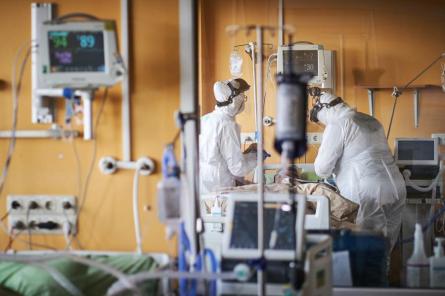 Растет количество тяжелых пациентов с «Covid-19» в больницах