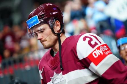 Из-за травм за сборную Латвии по хоккею на ЧМ не сыграют Кениньш и Балцерс