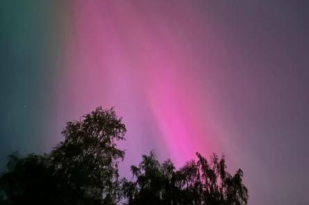 Мощная вспышка на Солнце: северное сияние над Латвией видно невооруженным глазом