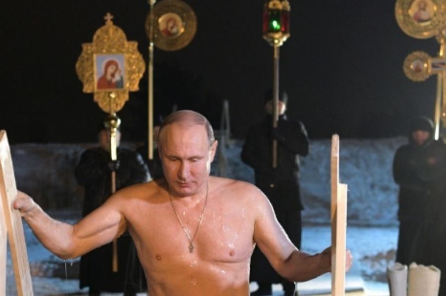 Как Путин окунулся в прорубь в крещенскую ночь (ФОТО, ВИДЕО)