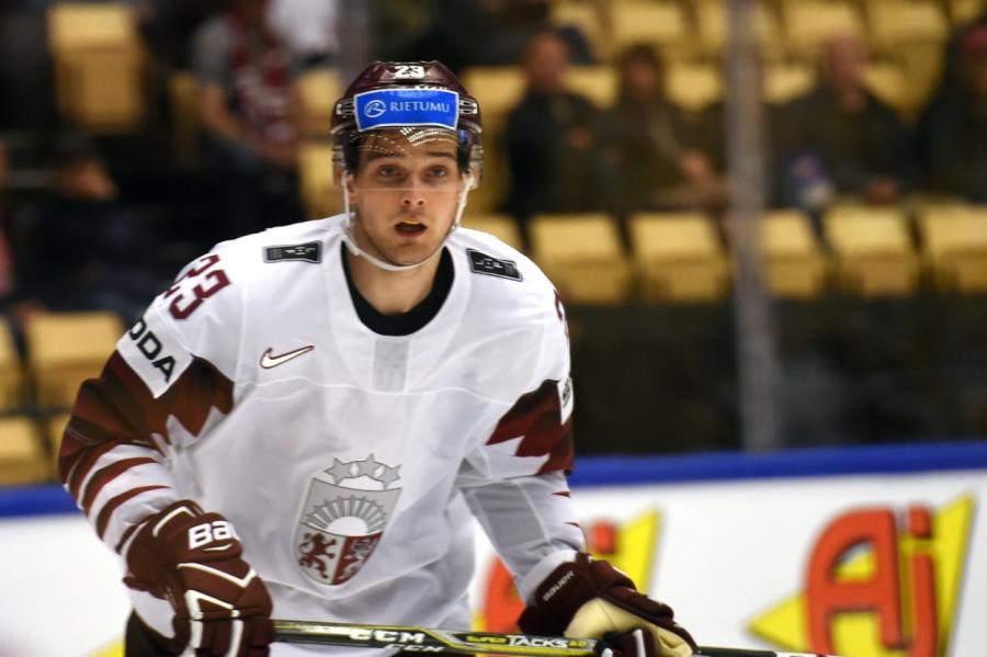 Завтра в НХЛ дебютирует ещё один латвийский хоккеист