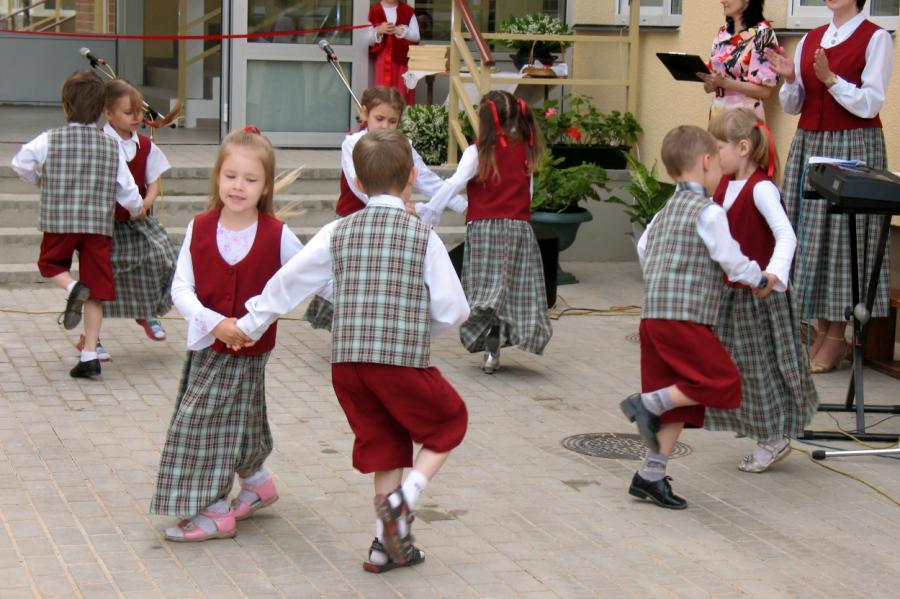 Рецепт интеграции по-латвийски: детей нужно перемешивать еще с детского сада