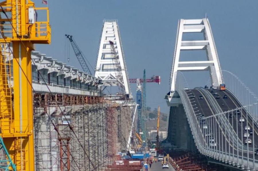 Мощный оползень «сжирает» Крымский мост. Спасения нет?