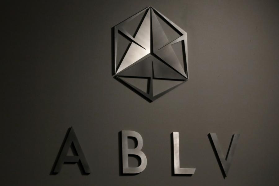 Публицист: захват и расхищение ABLV Bank продолжается