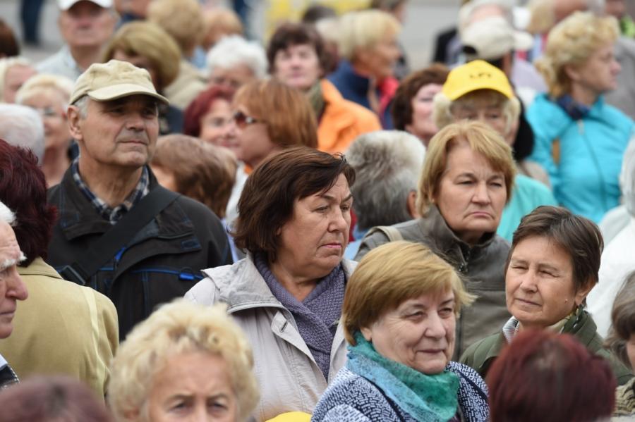 В бой идут одни старики: Латвию ждет «экономика пожилых людей»