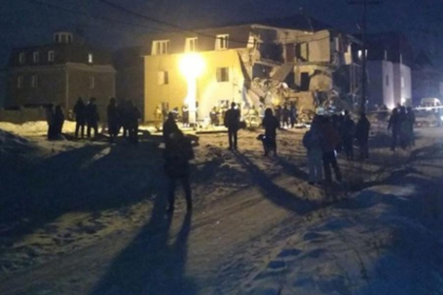 В Красноярске после взрыва обрушился жилой дом