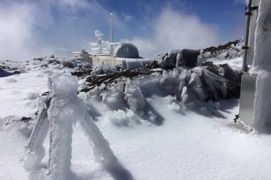 Из-за зимнего шторма на Гавайях замерзли телескопы: редкие фото