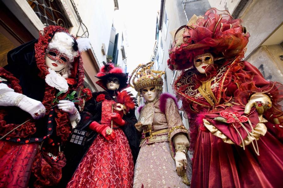 В Венеции стартовал знаменитый карнавал