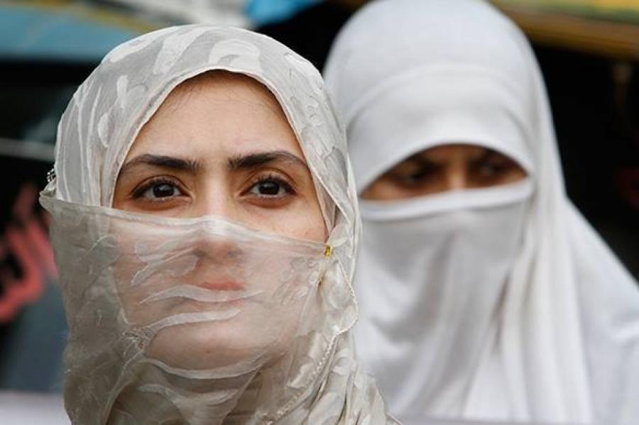 Google и Apple помогли установить шариатский контроль над женщинами