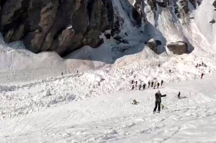 В Швейцарии сошла снежная лавина, под ней могут находиться до 15 человек