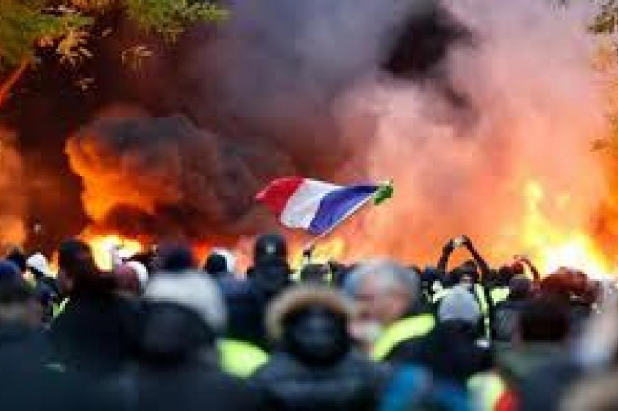 Французские полицейские потребовали ужесточить меры против протестов
