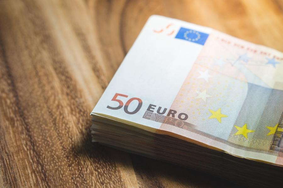 Латвийцы будут получать зарплату выше 1000 евро, но не сейчас