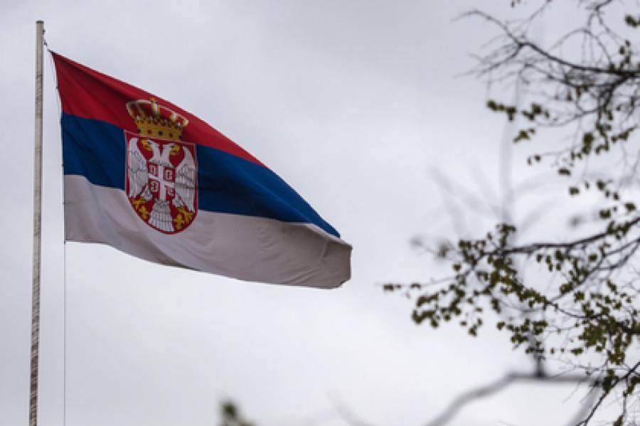 Протестующие сербы решили запереть президента во дворце