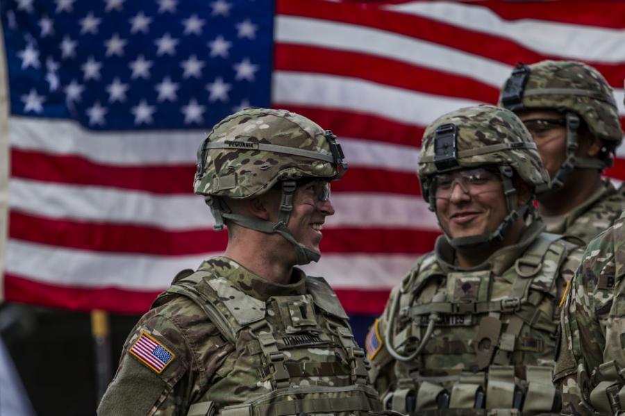 Долговая яма: расходы на армию превращают США в банкрота