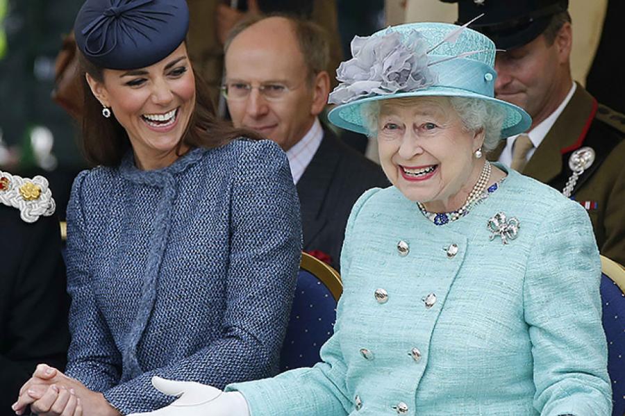 Кейт Миддлтон и королева Елизавета II впервые вышли в свет только вдвоем