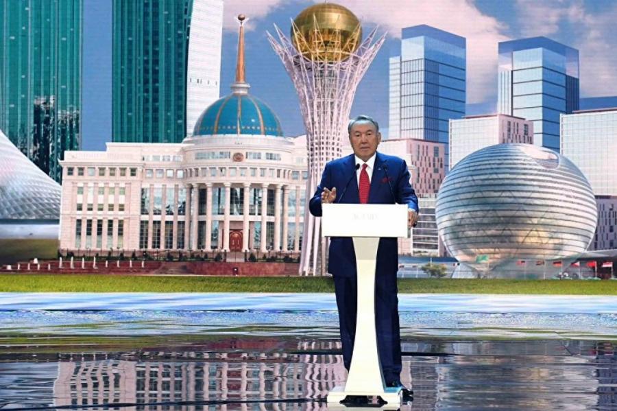Столица Казахстана официально переименована в Нур-Султан