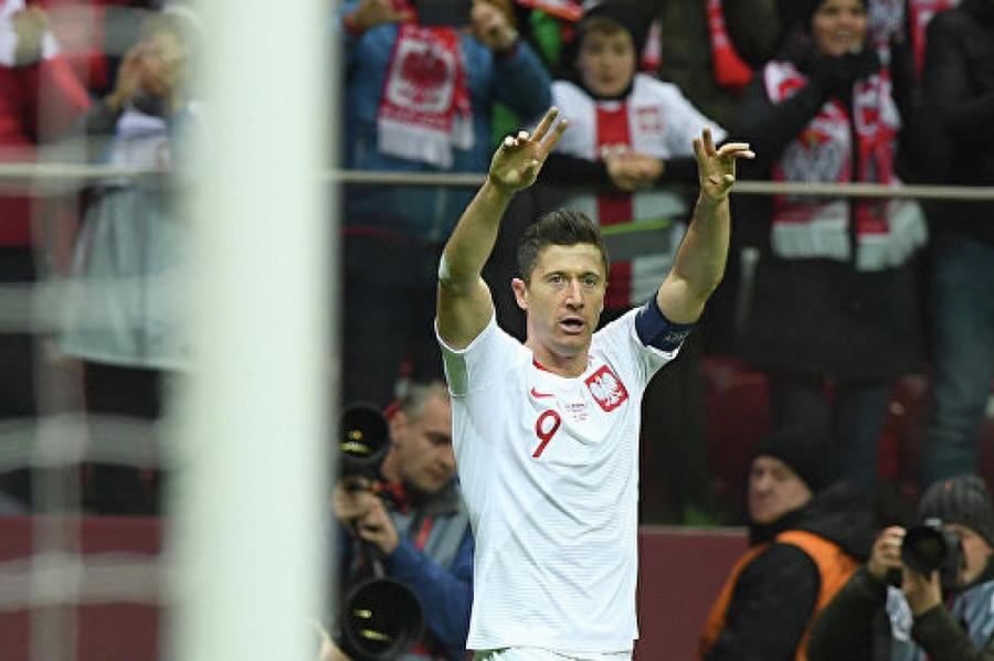 Сборная Польши переиграла Латвию в матче отбора чемпионата Европы
