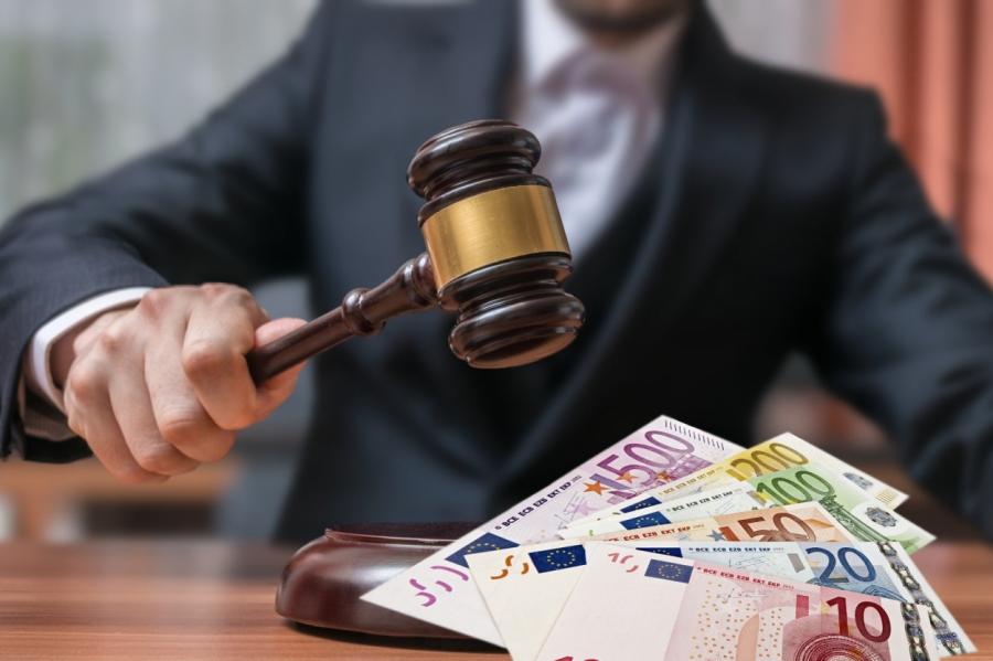 Защита нападает: как клиент попытался не заплатить адвокату 18 755 евро