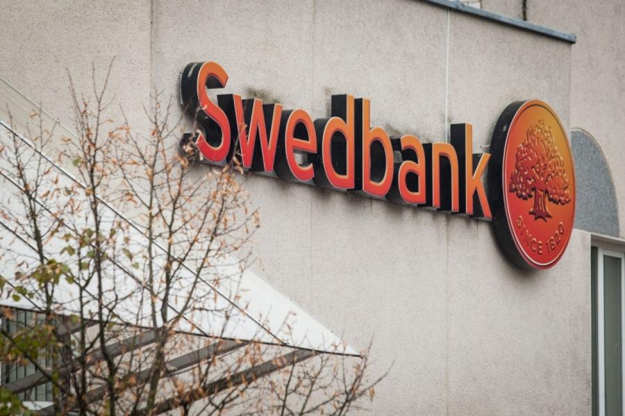 Есть ли у клиентов Swedbank причины для беспокойств? Экономист считает, что есть