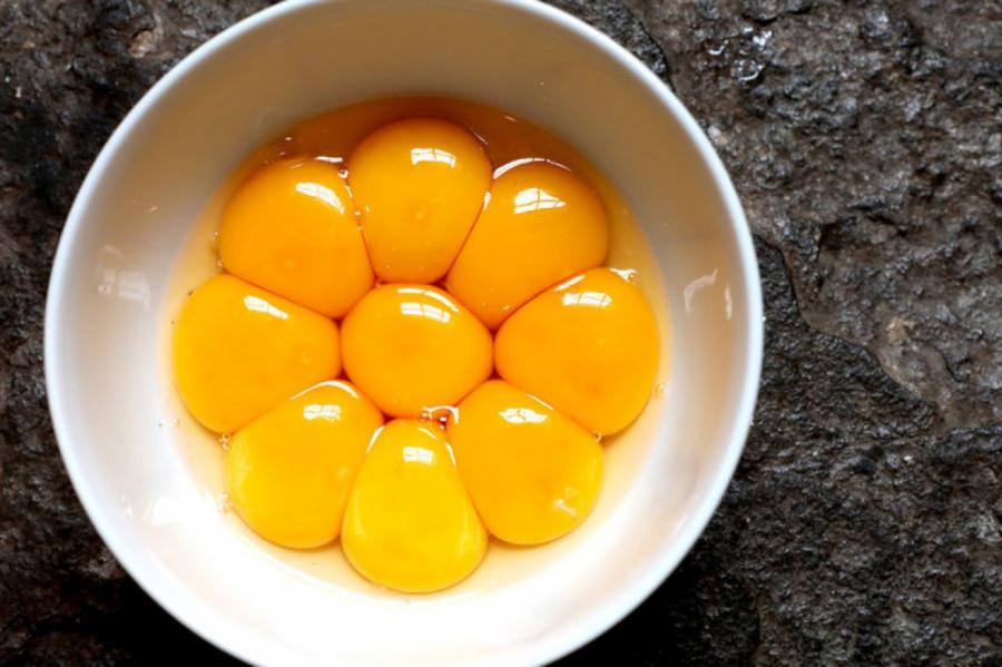 Как использовать яичные желтки, если остались лишние