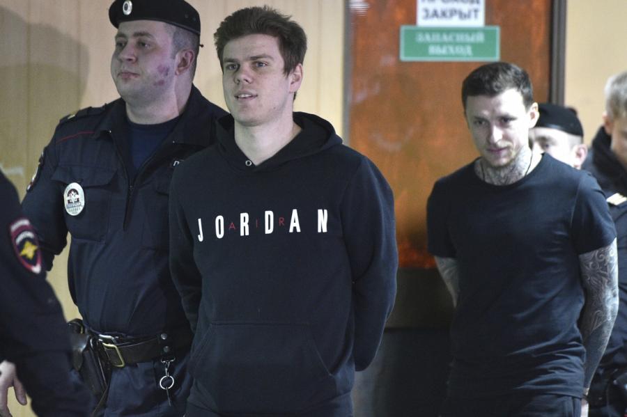 Адвокат Кокорина назвал удар стулом по голове «рефлекторным движением»