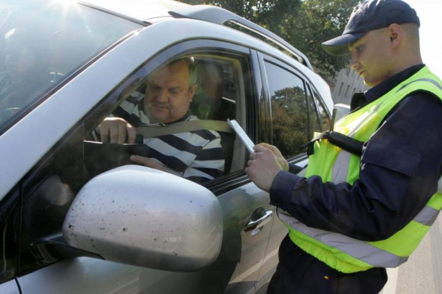 Рейды на дорогах Латвии: за сутки поймано 345 лихачей и 14 пьяных водителей