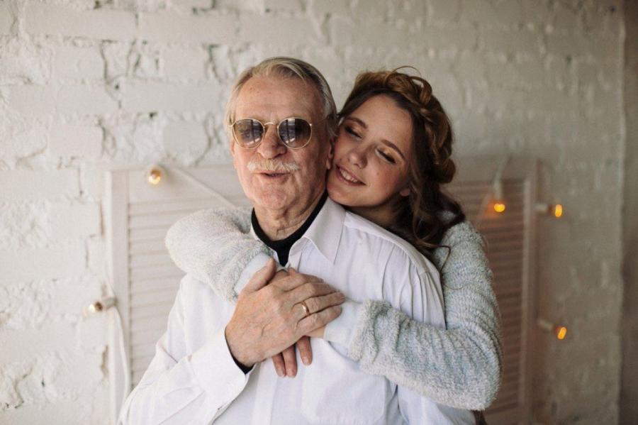 88-летний актер Краско вернулся к никогда не любившей его жене