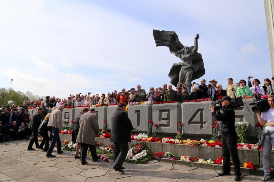 Комиссия Сейма поддержала снос Памятника победы