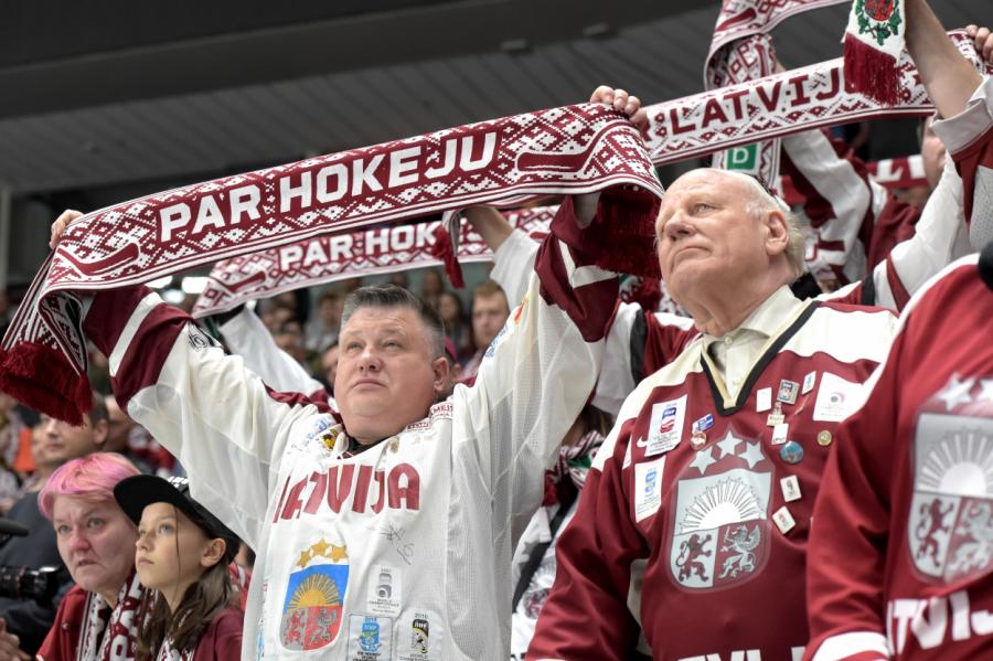 Хоккеисты Латвии позорно упустили победу над Россией
