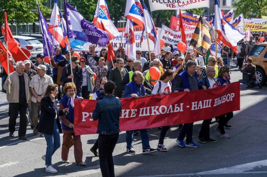 Сотни протестующих на улицах Риги: как это было (ВИДЕО)