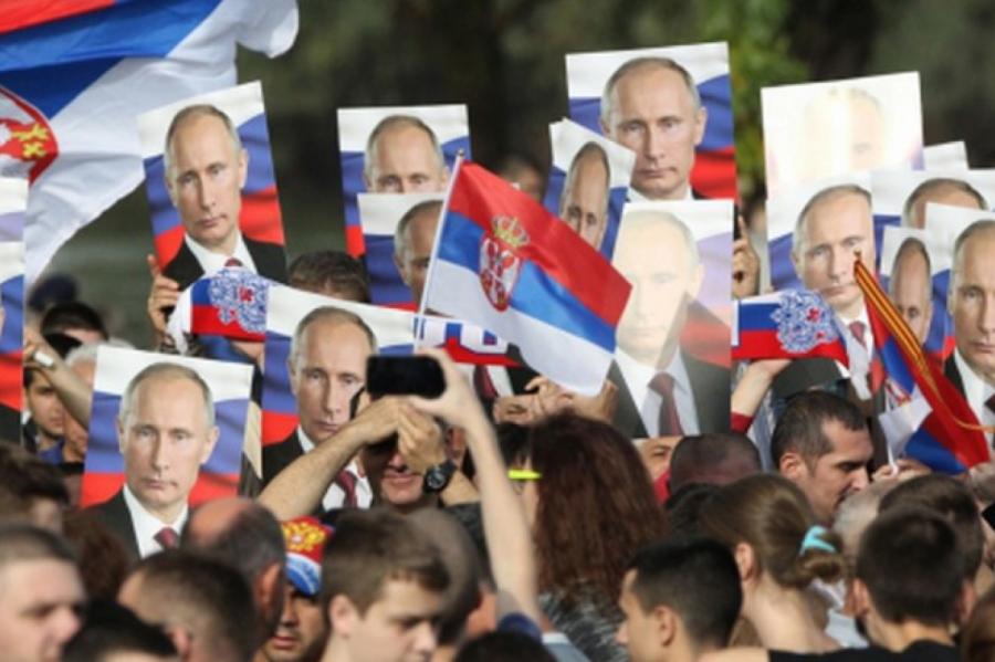 Активист: латыши думают, что в русских школах висят портреты Путина