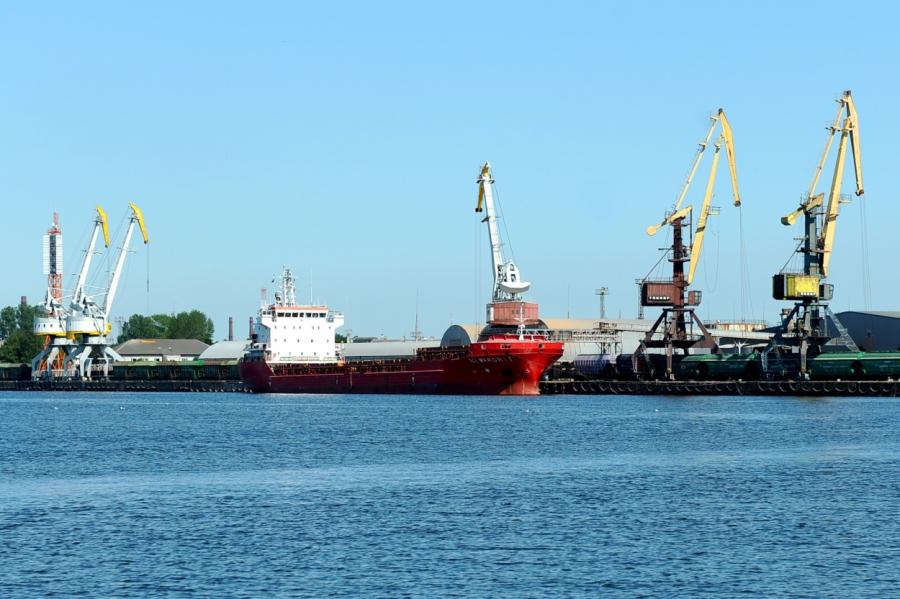 В портах Латвии за четыре месяца перевалено на 3,7% больше грузов