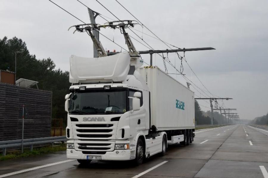 Германия тестирует первую «электрическую автомагистраль» для грузовиков
