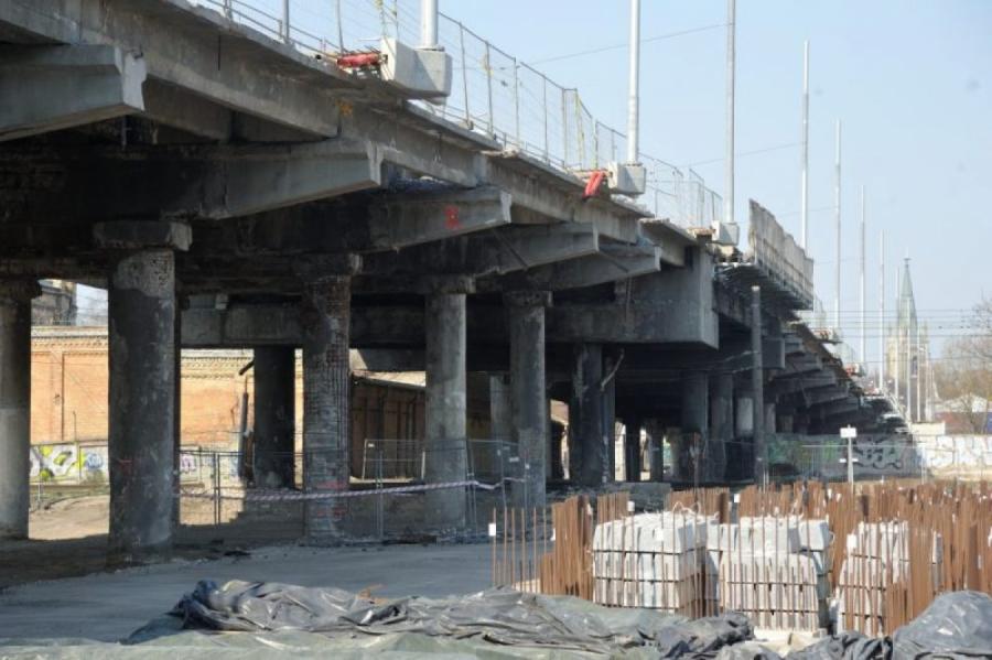 В воскресенье будет возобновлено движение транспорта по Деглавскому мосту