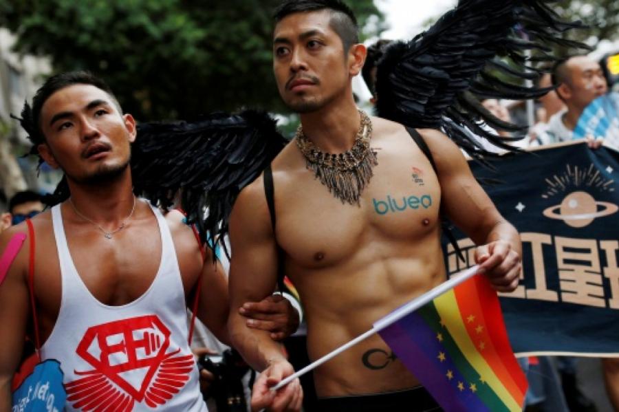 Тайвань первым в Азии легализовал однополые браки