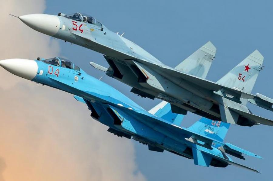 «Разгуляться негде»: Су-27 показал чудеса маневренности над Балтикой