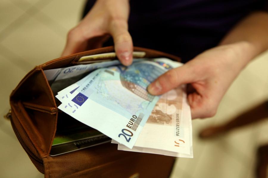 ЦСУ: средняя зарплата в Латвии выросла до 1036 евро