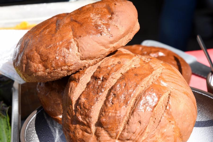 Опрос: для жителей Латвии при выборе хлеба важна цена